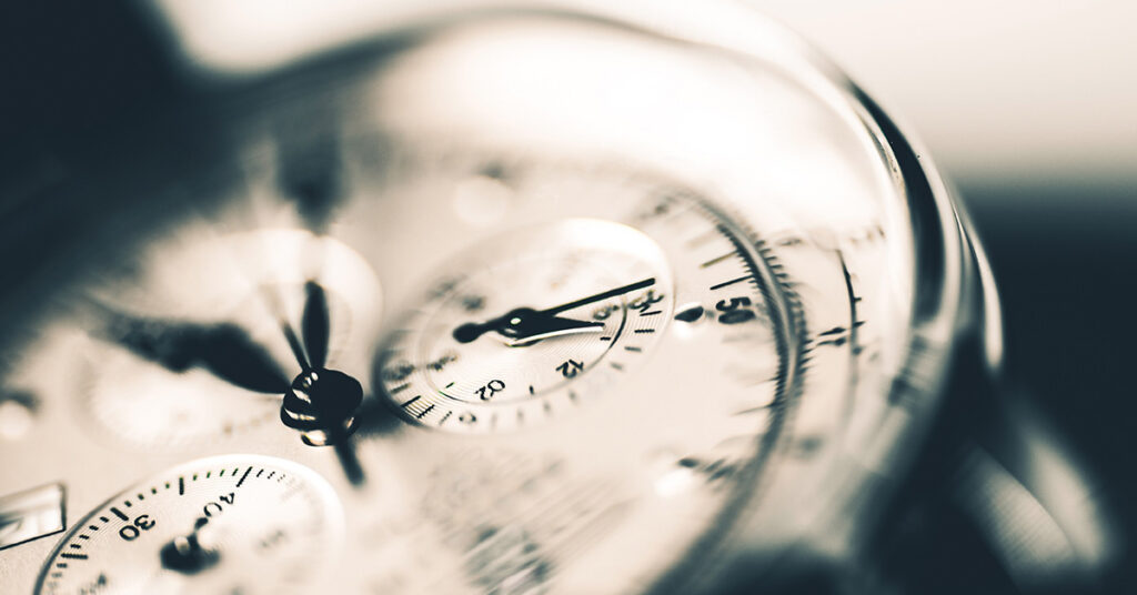 Nahaufnahme einer hochwertigen Analog-Uhr